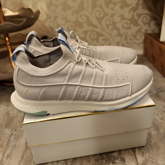 Fitflop Gray Athletic Shoes with Sleek Design - Picture 3 of 10